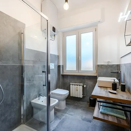 Golfo Dei Poeti Holidays アパート