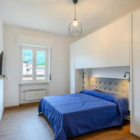 Golfo Dei Poeti Holidays